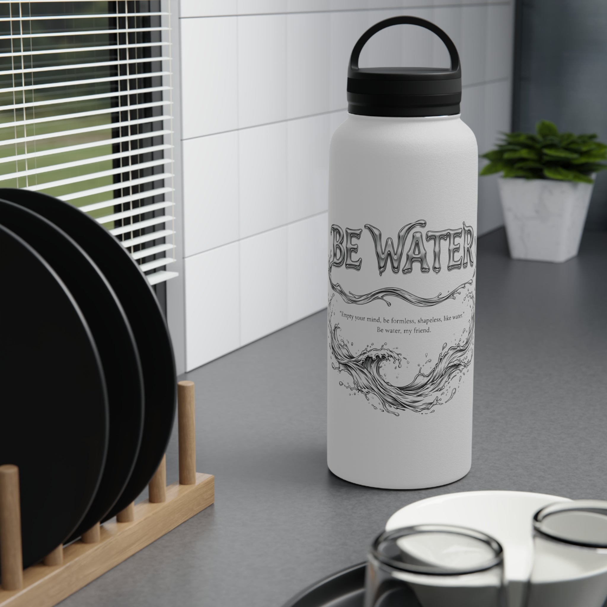 "Be Water" Sports Bottle – Bruce Lee Iconic Quote with Flowing Water Graphic, Perfect for Gym, Yoga, and Daily Hydration
